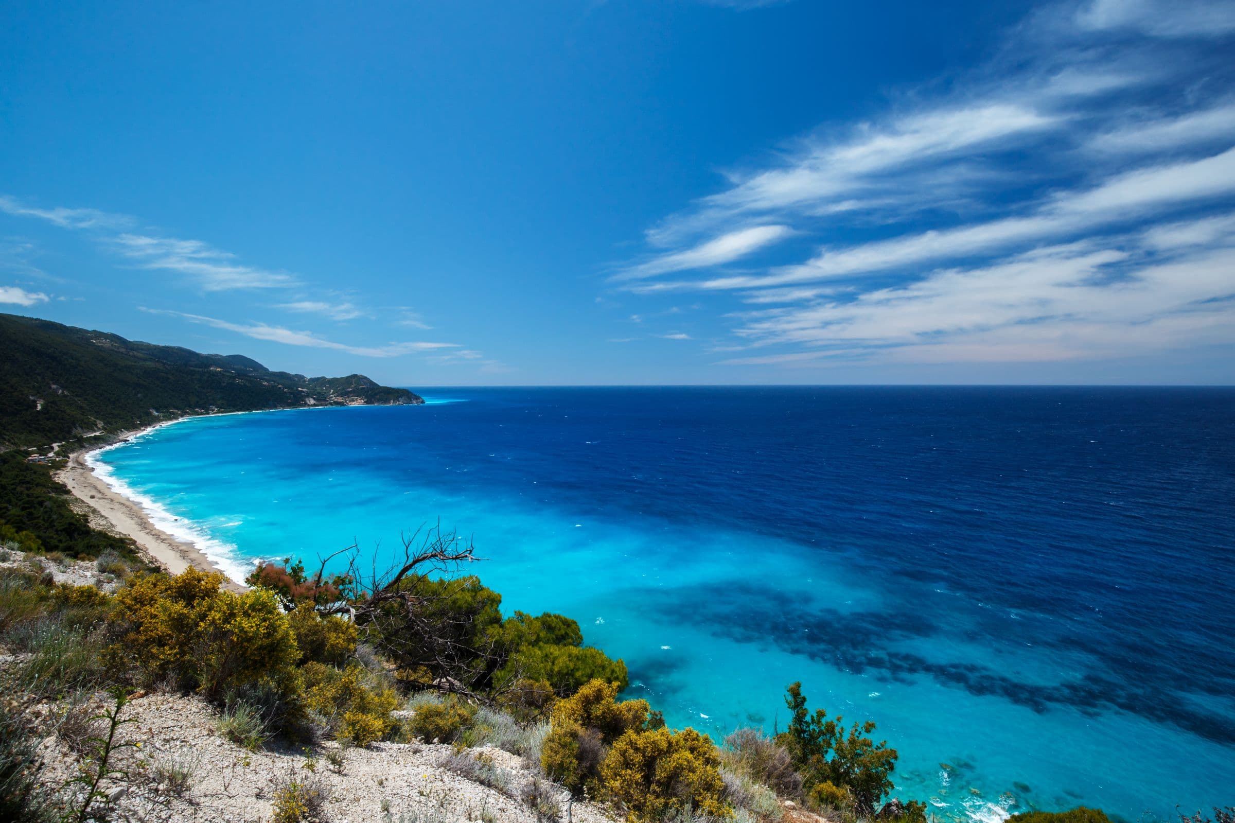 La côte ouest de Lefkada, une longue plage et la mer turquoise